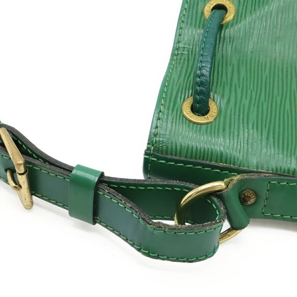 LOUIS VUITTON Green Shoulder Bag - Picture 7 of 8